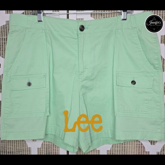 Lee Women's Mint Green Mid-Rise Flex-To-Go Cargo Shorts Size 18M - Picture 1 of 7